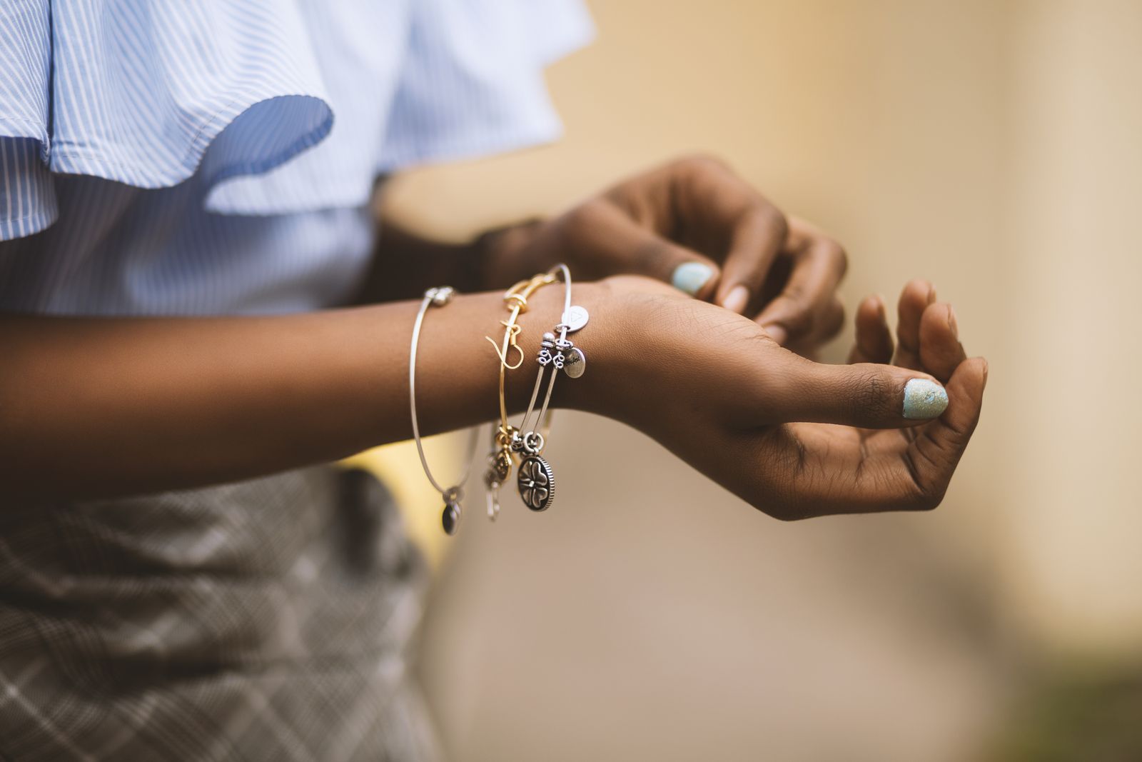 BAGSMART Travel Jewelry Case Review: The Under-a-Pound Fix for the Tangled-Necklace Tax