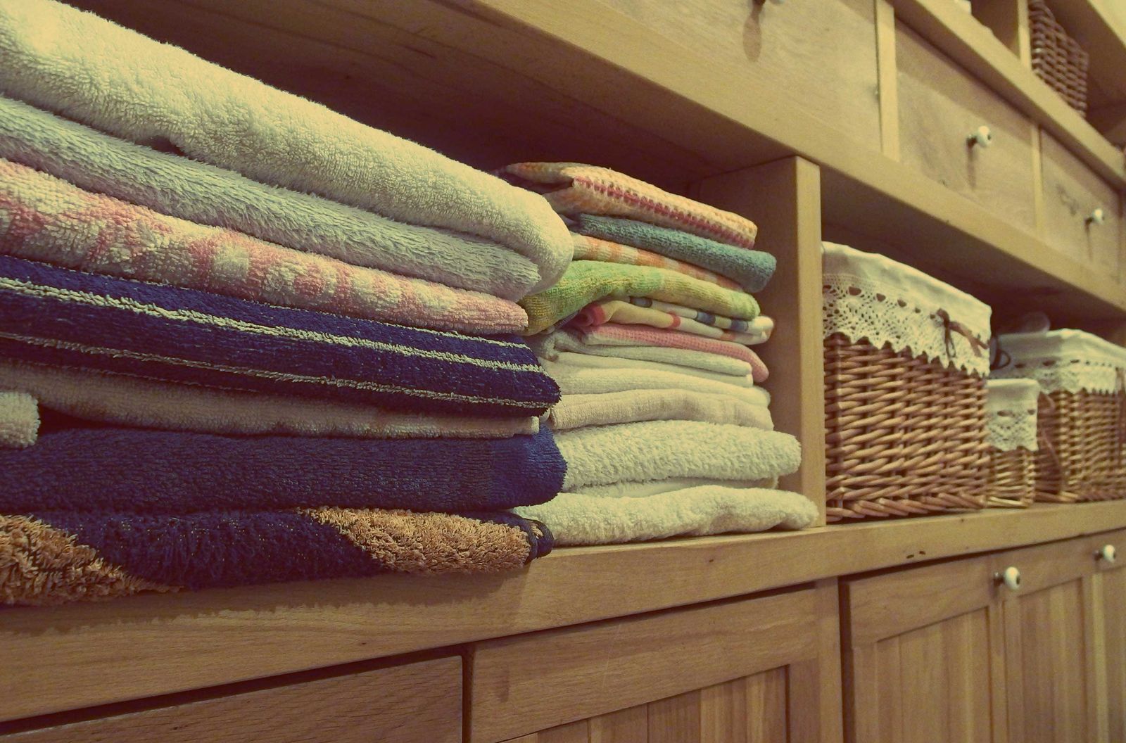 The Towel Guide: Turkish vs. Egyptian vs. Quick-Dry, and the Softness Trap