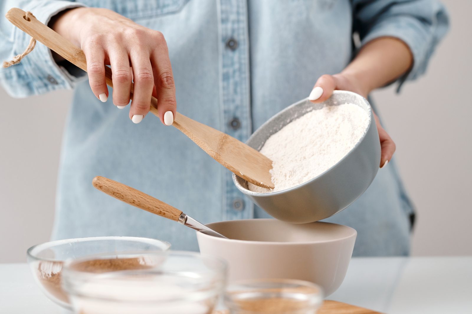Best Gluten-Free Flour Blends for Baking: What Each Bag Bakes Best (and the Cost-Per-Batch Math)