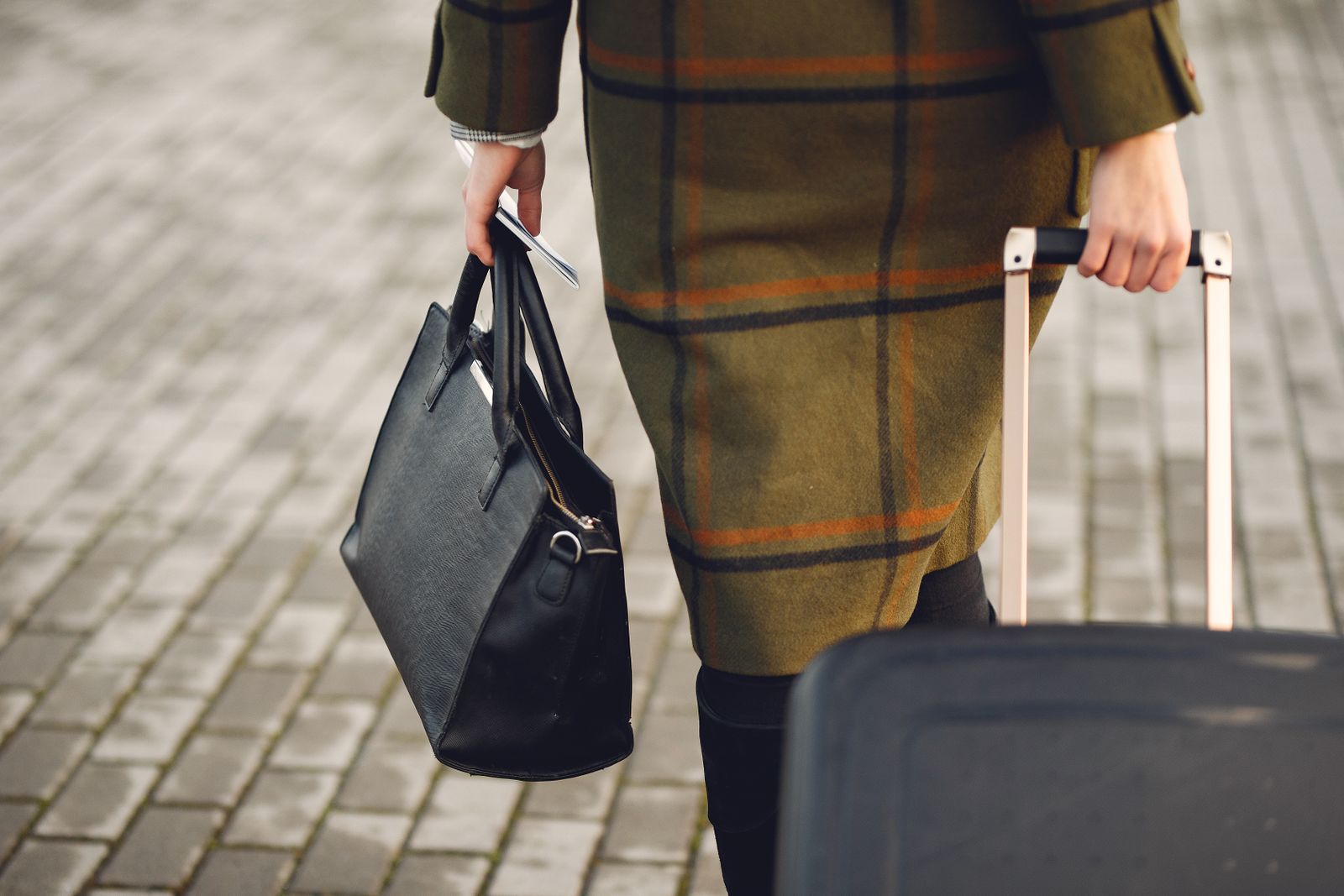 Anti-Theft Travel Bags and Crossbody Purses: Which Features Work?
