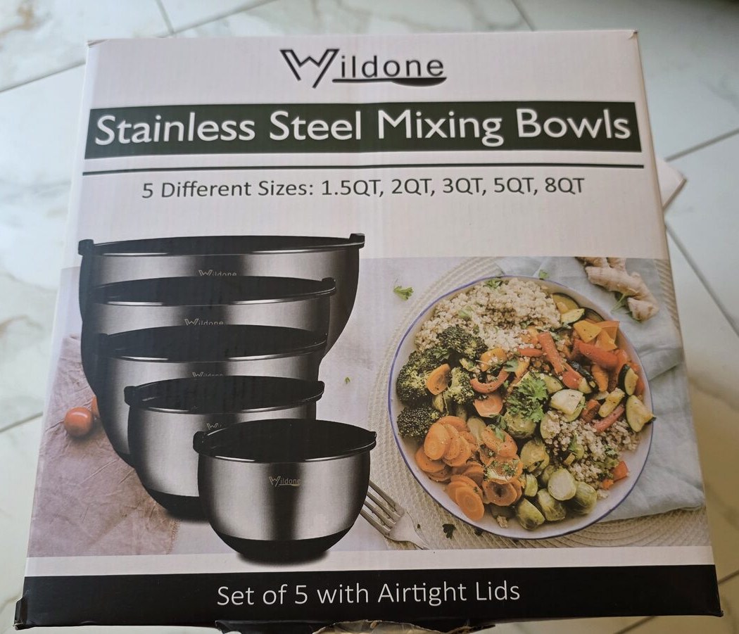 Wildone Stainless Steel Mixing Bowls box, set of five with lids, sizes 1.5 to 8 quarts